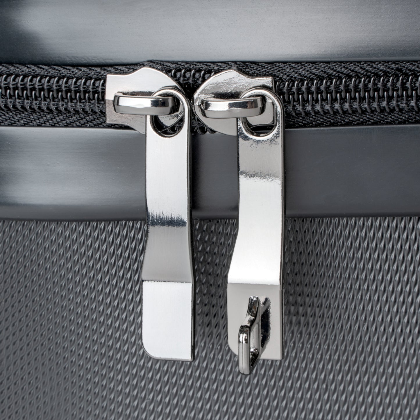Stylish Travel Suitcase with Futuristic Design - Perfect for Adventurers